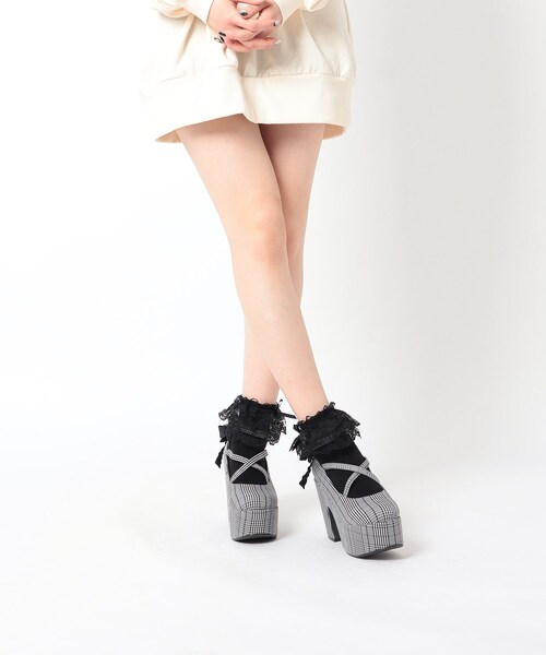 cs T&P（シーエスティーアンドピー）の「ハートビジュ―付フリルリボン厚底パンプス（パンプス・レディース・ホワイト系2/ブラック系1/ブラック系8/ダークブラウン系1・S/M/L/LL）」の11枚目の写真