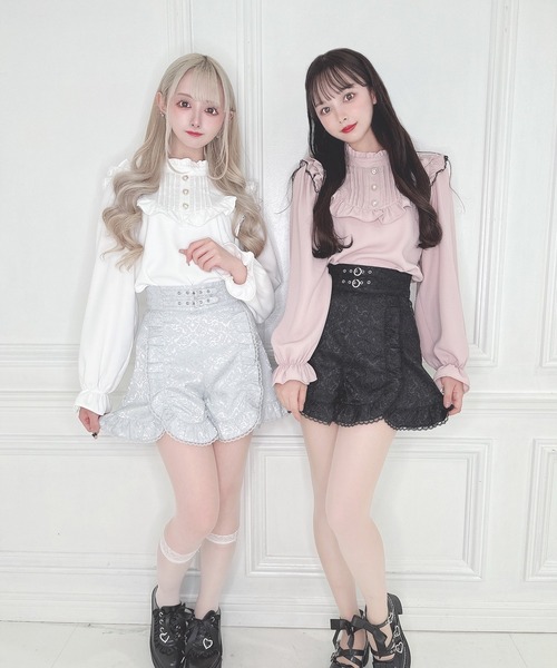 Honey Cinnamon（ハニーシナモン）の「ビジューバックルフリルショート