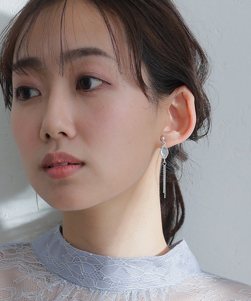 PourVous(プールヴー)の「スワロフスキー×チェーンイヤリング 結婚式 同窓会 オケージョン 二次会 (イヤリング・レディース・ゴールド/シルバー・FREE)」の2枚目の写真