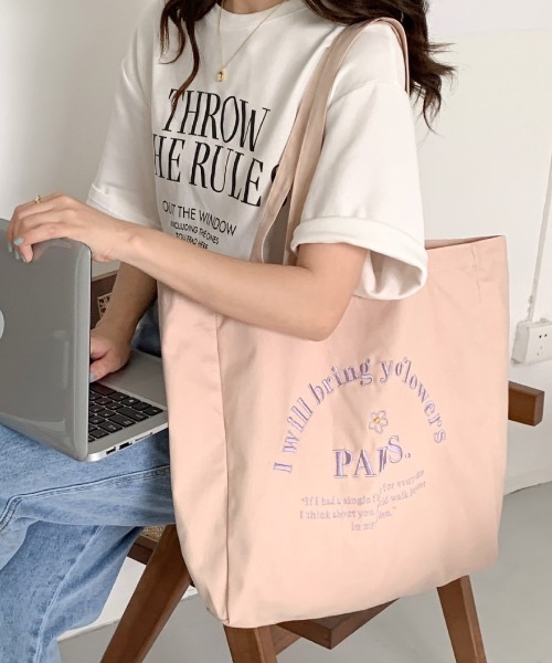 LAC-VERT（ラック・ヴェール）の「PARISロゴ刺繍トートバッグ【A3収納可能】（トートバッグ・レディース・ライトブルー/スモークピンク/パープル/ベージュ・FREE）」の4枚目の写真