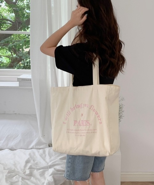 LAC-VERT（ラック・ヴェール）の「PARISロゴ刺繍トートバッグ【A3収納可能】（トートバッグ・レディース・ライトブルー/スモークピンク/パープル/ベージュ・FREE）」の5枚目の写真