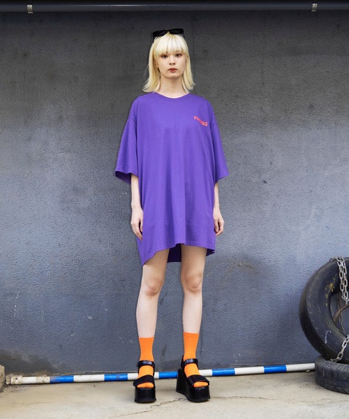 PUNYUS(プニュズ)の「芸者ビッグTシャツ(Tシャツ/カットソー・レディース・パープル/ホワイト/ブラック・3/4)」の6枚目の写真