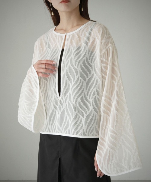 cheriella（シェリエラ）の「【cheriella】WEB限定前後2wayリーフシアートップス（シャツ/ブラウス・レディース・ブラック/アイボリー・M）」の22枚目の写真