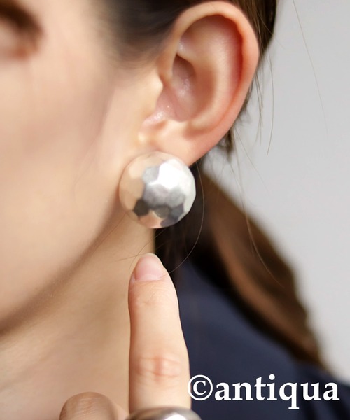 antiqua（アンティカ）の「半球型マットイヤリング（イヤリング・レディース・シルバー/ゴールド・FREE）」の7枚目の写真