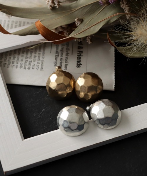 antiqua（アンティカ）の「半球型マットイヤリング（イヤリング・レディース・シルバー/ゴールド・FREE）」の3枚目の写真