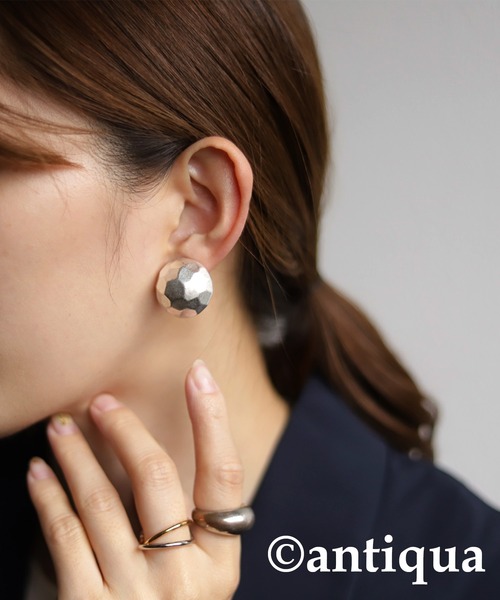 antiqua（アンティカ）の「半球型マットイヤリング（イヤリング・レディース・シルバー/ゴールド・FREE）」の4枚目の写真