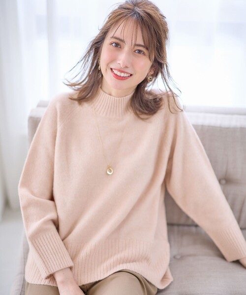 ANY SIS(エニィスィス)の「【大人百花掲載 ヨンアさん着用】ハイネックバックポイント ニット(ニット/セーター・レディース・スカイブルー系/ピンク系/黄土色系/ライトグレー系/ライトイエロー系/アイボリー系・2)」の1枚目の写真