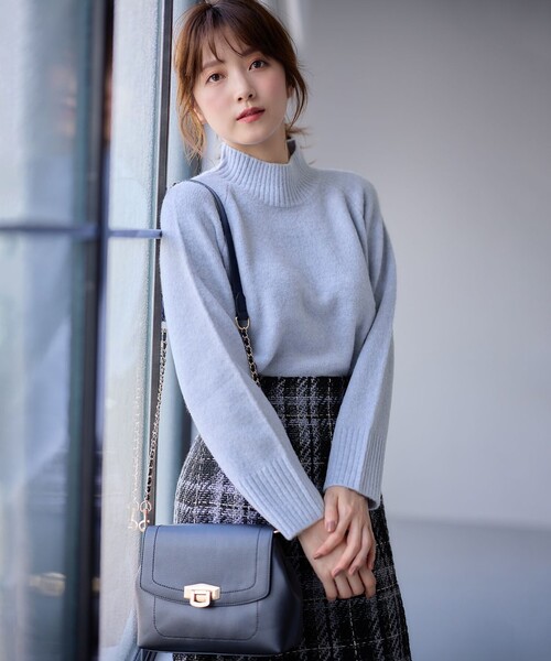 ANY SIS(エニィスィス)の「【大人百花掲載 ヨンアさん着用】ハイネックバックポイント ニット(ニット/セーター・レディース・スカイブルー系/ピンク系/黄土色系/ライトグレー系/ライトイエロー系/アイボリー系・2)」の10枚目の写真
