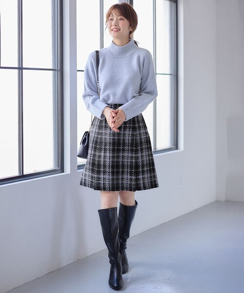 ANY SIS(エニィスィス)の「【大人百花掲載 ヨンアさん着用】ハイネックバックポイント ニット(ニット/セーター・レディース・スカイブルー系/ピンク系/黄土色系/ライトグレー系/ライトイエロー系/アイボリー系・2)」の9枚目の写真
