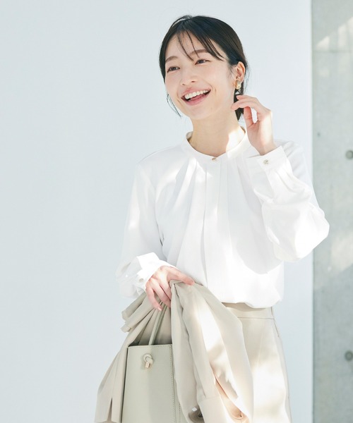 coca(coca)(コカ)の「金ボタンタックブラウス(シャツ/ブラウス・レディース・ベージュ/ホワイト・M/L)」の2枚目の写真