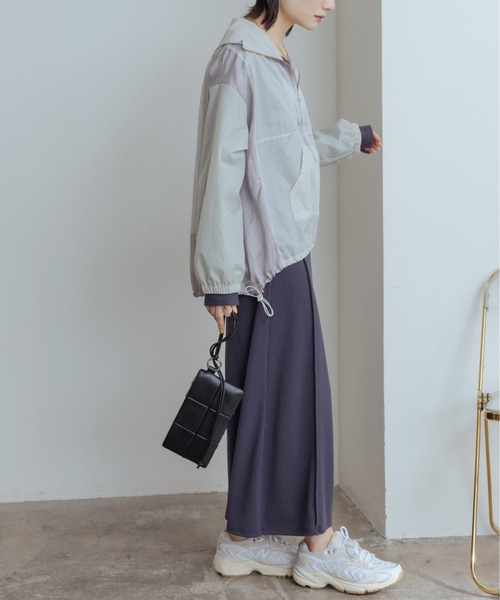 Eimee Law(エイミーロウ)の「3TEXアノラックパーカー(パーカー・レディース・ブラック/ライトグレー/ベージュ・38)」の7枚目の写真