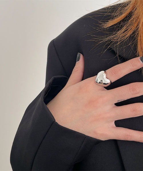 TONE SELECT GOODS(トーンセレクトグッズ)の「【urge select】ハート LOVE ME シルバー リング(リング・レディース・シルバー・FREE)」の4枚目の写真