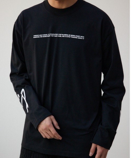 AZUL by moussy(アズールバイマウジー)の「AZULBYMOUSSYロゴロンTシャツ(Tシャツ/カットソー・メンズ・ホワイト/ブラック・MEDIUM/LARGE)」の2枚目の写真