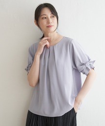 ドライタッチ袖タックブラウス