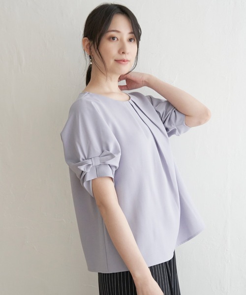 IKKA LOUNGE(イッカラウンジ)の「ドライタッチ袖タックブラウス(シャツ/ブラウス・レディース・オフホワイト/ライラック/ネイビー・M/L/S)」の11枚目の写真