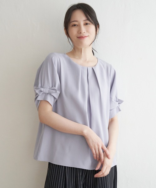 IKKA LOUNGE(イッカラウンジ)の「ドライタッチ袖タックブラウス(シャツ/ブラウス・レディース・オフホワイト/ライラック/ネイビー・M/L/S)」の10枚目の写真