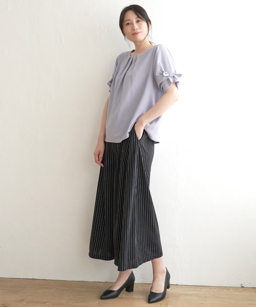 IKKA LOUNGE(イッカラウンジ)の「ドライタッチ袖タックブラウス(シャツ/ブラウス・レディース・オフホワイト/ライラック/ネイビー・M/L/S)」の9枚目の写真