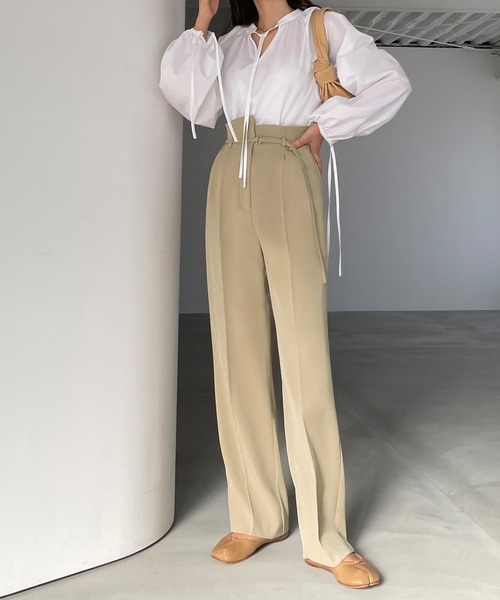 Louere（ルエレ）の「ベルト付きアシンメトリーハイウエストパンツ（スラックス・レディース・ブラック/アイボリー/グレイッシュベージュ/ベージュ・LARGE/MEDIUM/SMALL/X-LARGE）」の14枚目の写真