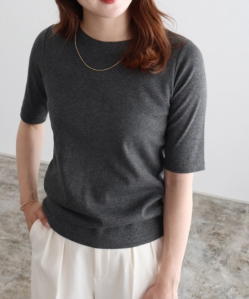 Pierrot(ピエロ)の「クルーネック5分袖テレコリブカットソー(Tシャツ/カットソー・レディース・オフホワイト/ブラウン/ブラック/ホワイト×ブラック/ライトベージュ/チャコール/ブルー系その他/ネイビー/ライトグレー/チャコールグレー/レッド系その他・LL/M/L)」の4枚目の写真