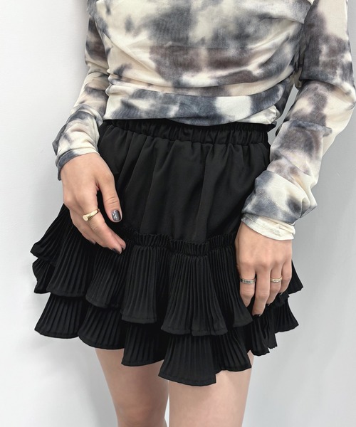 SEN TOKYO（セントーキョー）の「段々プリーツフリルが可愛い。ウエストゴム フレアミニスカート（スカート・レディース・ホワイト/ブラック・FREE）」の4枚目の写真