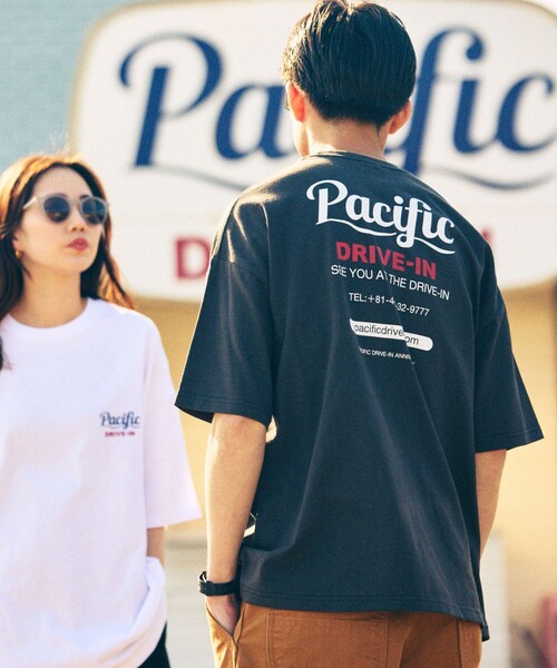 FREAK'S STORE(フリークスストア)の「限定展開 Pacific DRIVE-IN×FREAK'S STORE/パシフィックドライブイン 別注 ビッグシルエット バックプリント クルーネックTシャツ(Tシャツ/カットソー・メンズ・ネイビー/オフホワイト/ピンク/ホワイト/ブラック・SMALL/MEDIUM/LARGE)」の11枚目の写真