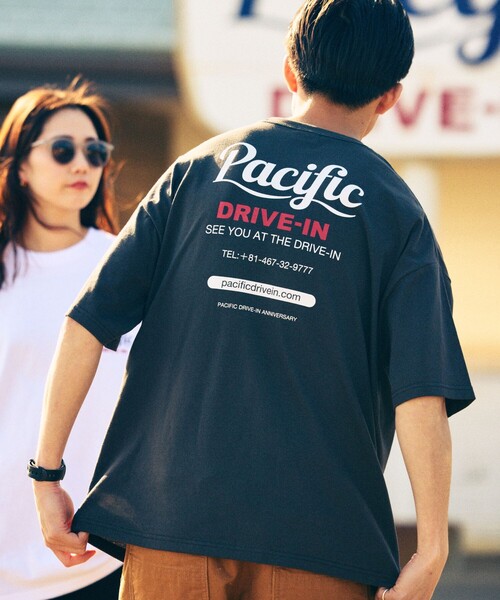 FREAK'S STORE(フリークスストア)の「限定展開 Pacific DRIVE-IN×FREAK'S STORE/パシフィックドライブイン 別注 ビッグシルエット バックプリント クルーネックTシャツ(Tシャツ/カットソー・メンズ・ネイビー/オフホワイト/ピンク/ホワイト/ブラック・SMALL/MEDIUM/LARGE)」の13枚目の写真