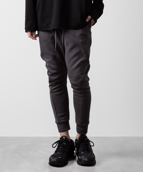 ATTACHMENT（アタッチメント）の「CO/PE ダブルニット スリーディメンショナル ジョガーパンツ / CO/PE DOUBLE KNIT THREE DIMENSIONAL JOGGER PANTS（スウェットパンツ・メンズ・ブラック/グレー/ダークグレー・3/2/1）」の8枚目の写真