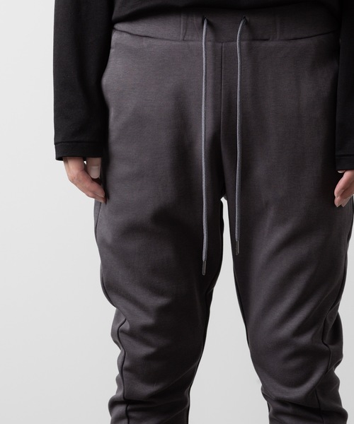 ATTACHMENT（アタッチメント）の「CO/PE ダブルニット スリーディメンショナル ジョガーパンツ / CO/PE DOUBLE KNIT THREE DIMENSIONAL JOGGER PANTS（スウェットパンツ・メンズ・ブラック/グレー/ダークグレー・3/2/1）」の14枚目の写真