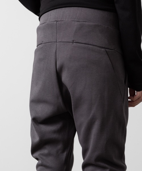 ATTACHMENT（アタッチメント）の「CO/PE ダブルニット スリーディメンショナル ジョガーパンツ / CO/PE DOUBLE KNIT THREE DIMENSIONAL JOGGER PANTS（スウェットパンツ・メンズ・ブラック/グレー/ダークグレー・3/2/1）」の16枚目の写真