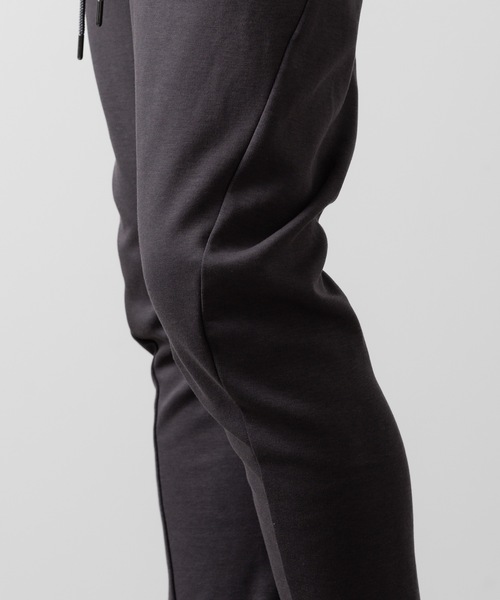 ATTACHMENT（アタッチメント）の「CO/PE ダブルニット スリーディメンショナル ジョガーパンツ / CO/PE DOUBLE KNIT THREE DIMENSIONAL JOGGER PANTS（スウェットパンツ・メンズ・ブラック/グレー/ダークグレー・3/2/1）」の17枚目の写真