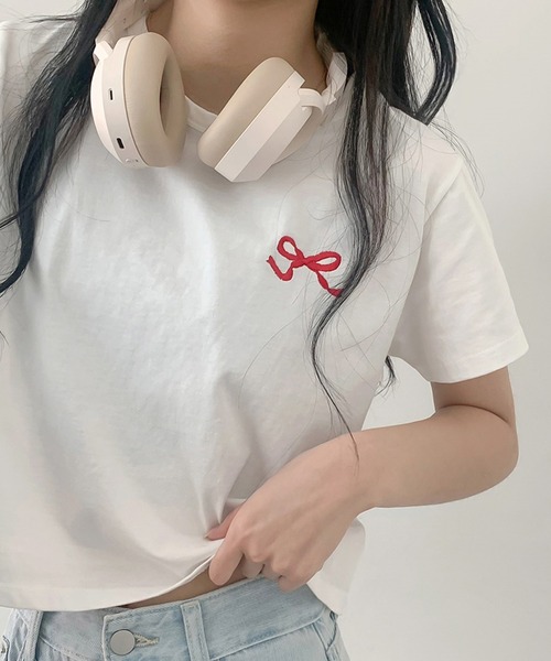 Ulysses（ユリシス）の「リボン刺繍クロップドTシャツ（Tシャツ/カットソー・レディース・ベージュ/ネイビー/ホワイト/グレー・F）」の10枚目の写真