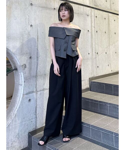 MURUA(ムルーア)の「オフショルマニッシュブラウス(シャツ/ブラウス・レディース・モカ/ホワイト/グレー・FREE)」の7枚目の写真