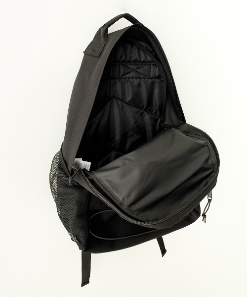 Carhartt WIP（カーハートダブリューアイピー）の「【WEB限定】[carhartt WIP/カーハートダブリューアイピー] KICKFLIP ワンポイントロゴ バックパック（バックパック/リュック・レディース・ブラック・ONE SIZE）」の12枚目の写真