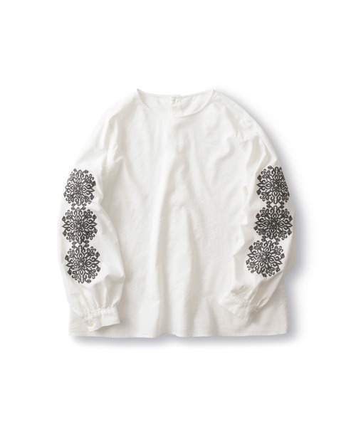 and myera(アンド マイラ)の「and myera ゴシック紋様刺しゅうトップス(その他トップス・レディース・ホワイト/ブルー・LARGE/MEDIUM/X-LARGE/SMALL)」の19枚目の写真