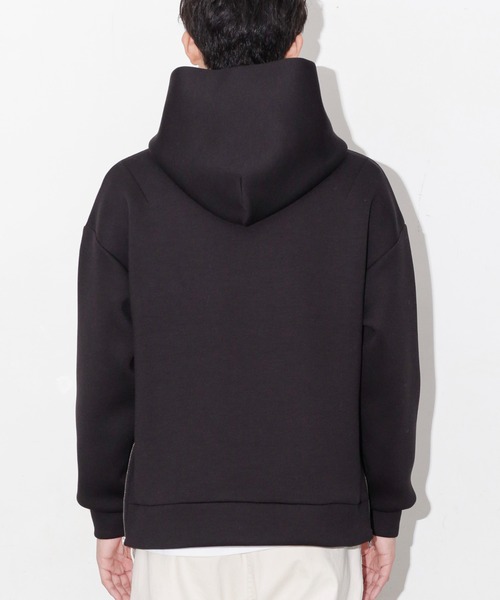 NANO universe（ナノユニバース）の「WEB限定/テックダンボールサイドジップパーカー（パーカー・メンズ・ブラック/ベージュ・M/L）」の4枚目の写真