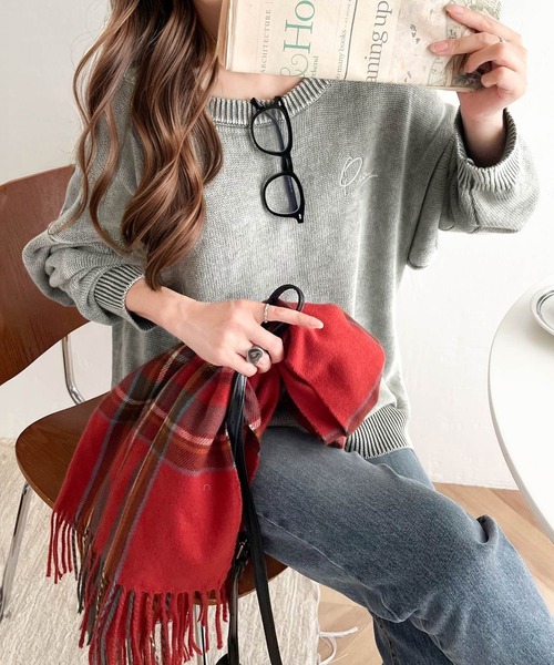 classicalelf(クラシカルエルフ)の「大人可愛いレトロな雰囲気。綿100%ワンポイント刺繍ピグメントニットプルオーバー(ニット/セーター・レディース・ブルー/オートミール/チャコール/オレンジ/ライトグレー/ピンク/グレイッシュベージュ・X-LARGE/SMALL/MEDIUM/LARGE)」の9枚目の写真