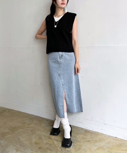 Jewelobe(ジュエローブ)の「フロントスリットタイトデニムスカート(デニムスカート・レディース・サックスブルー・L/M)」の4枚目の写真