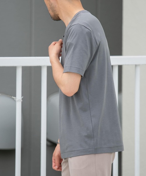 URBAN RESEARCH ROSSO MEN(アーバンリサーチロッソメン)の「『XLサイズあり』『UR TECH』防汚加工 スタンダードVネックTシャツ(Tシャツ/カットソー・メンズ・ネイビー/ホワイト/ブラック/グレー・SMALL/MEDIUM/LARGE/X-LARGE)」の17枚目の写真