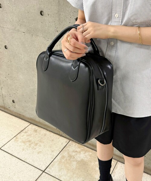 fredy emue（フレディエミュ）の「スクエアビッグボストン（ショルダーバッグ・レディース・ブラック/オフホワイト・FREE）」の9枚目の写真