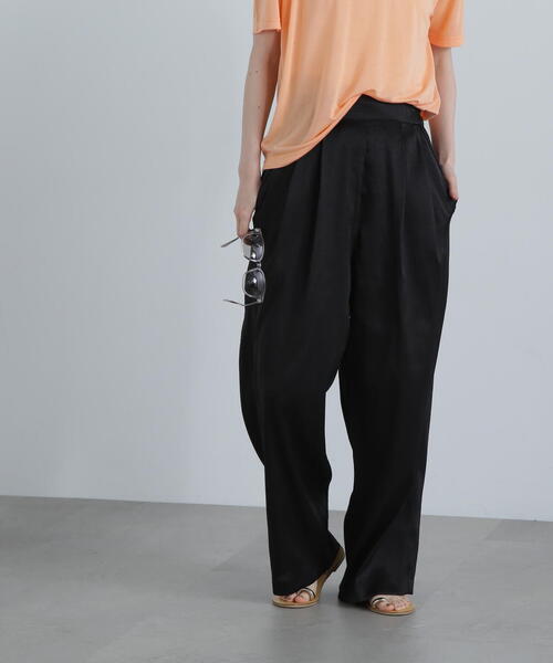 N.(N. Natural Beauty Basic)(エヌエヌナチュラルビューティーベーシック)の「シアーサテンワイドパンツ(その他パンツ・レディース・ホワイト/ブラック・MEDIUM)」の4枚目の写真