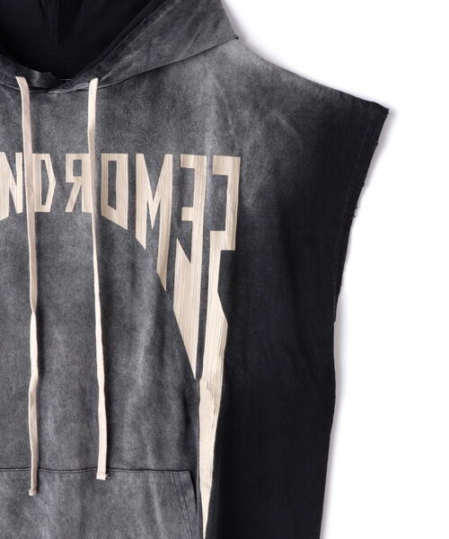 DANKE SCHON（ダンケシェーン）の「DankeSchon/ダンケシェーン/SPRAYING PIGMENT NOSLEEVE HOODED WORD（パーカー・メンズ・グレー/ブラック・M/L）」の6枚目の写真