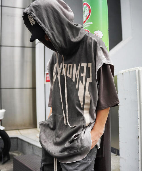 DANKE SCHON（ダンケシェーン）の「DankeSchon/ダンケシェーン/SPRAYING PIGMENT NOSLEEVE HOODED WORD（パーカー・メンズ・グレー/ブラック・M/L）」の14枚目の写真