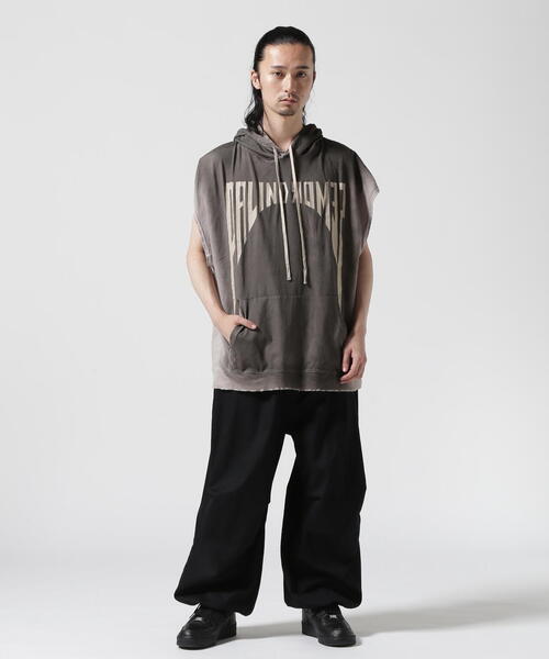 DANKE SCHON（ダンケシェーン）の「DankeSchon/ダンケシェーン/SPRAYING PIGMENT NOSLEEVE HOODED WORD（パーカー・メンズ・グレー/ブラック・M/L）」の13枚目の写真