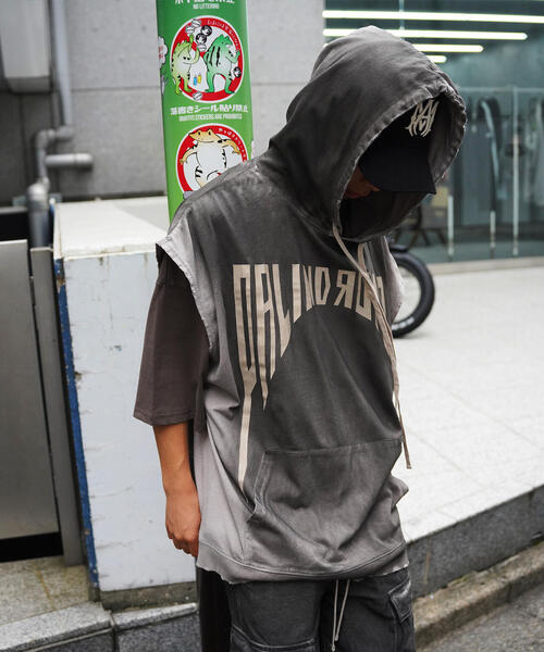 DANKE SCHON（ダンケシェーン）の「DankeSchon/ダンケシェーン/SPRAYING PIGMENT NOSLEEVE HOODED WORD（パーカー・メンズ・グレー/ブラック・M/L）」の18枚目の写真