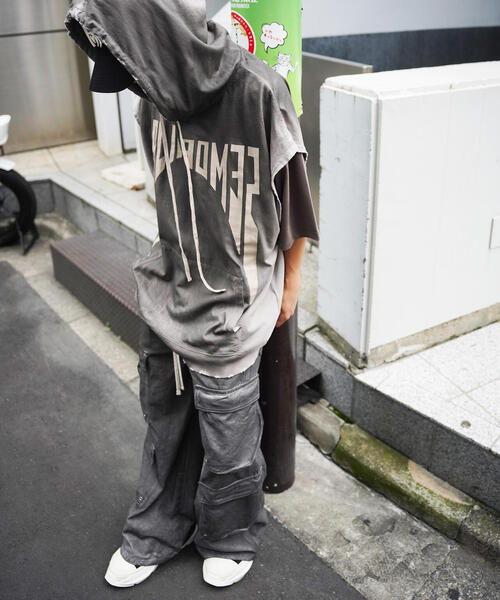 DANKE SCHON（ダンケシェーン）の「DankeSchon/ダンケシェーン/SPRAYING PIGMENT NOSLEEVE HOODED WORD（パーカー・メンズ・グレー/ブラック・M/L）」の19枚目の写真