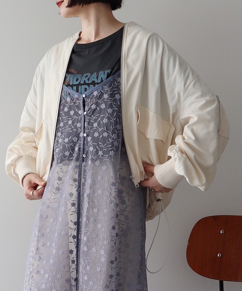 earth music&ecology(アースミュージックアンドエコロジー)の「アウトポケットMA-1(ブルゾン・レディース・アイボリー/ブラック/カーキ・FREE)」の4枚目の写真