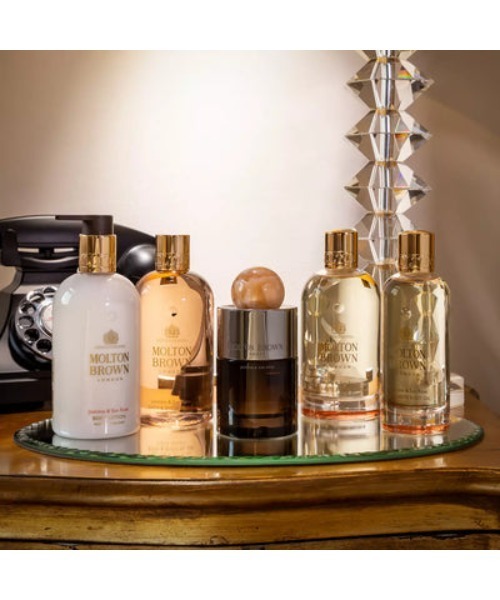 MOLTON BROWN（モルトンブラウン）の「■26廃盤）ジャスミン＆サンローズ バス＆シャワージェル 300ml｜モルトンブラウン MOLTON BROWN（石鹸/ボディソープ・レディース・フローラル・FREE）」の4枚目の写真