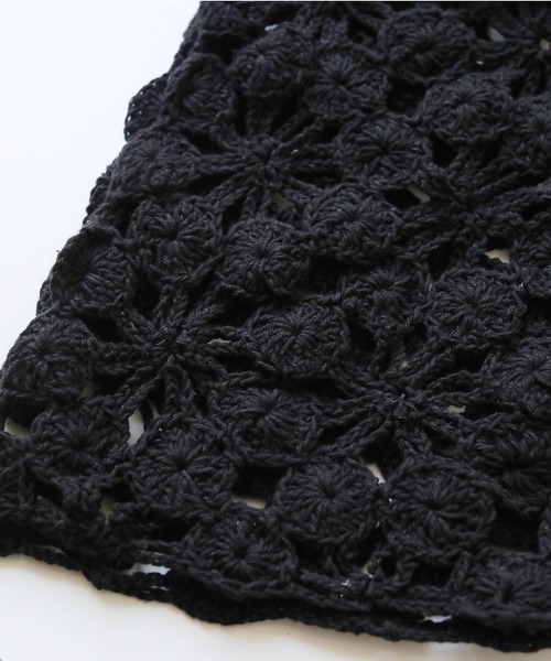 Monocoro toppi（モノコロトッピ）の「かぎ編み 花柄 サイドストラップ ニット キャップ（ハット・レディース・アイボリー/ブラック・フリー）」の6枚目の写真