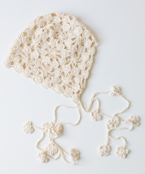 Monocoro toppi（モノコロトッピ）の「かぎ編み 花柄 サイドストラップ ニット キャップ（ハット・レディース・アイボリー/ブラック・フリー）」の8枚目の写真