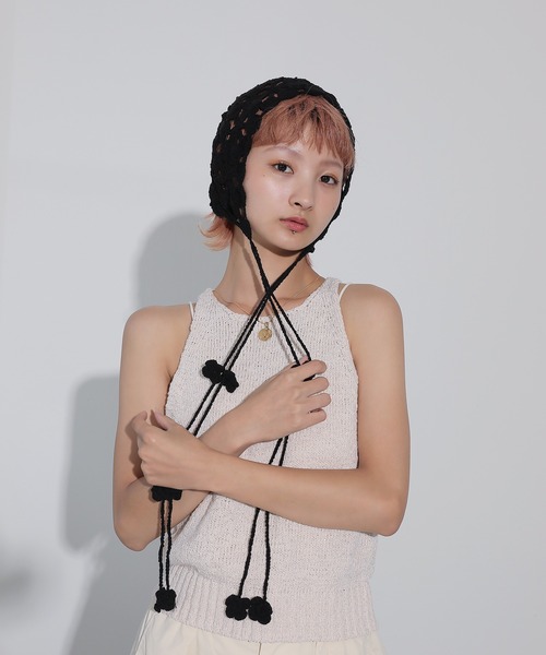 【新品】M&KYOKO ニットキャップ　花文様の飾り刺繍付 新品】M&KYOKO ニットキャップ 花文様の飾り刺繍付